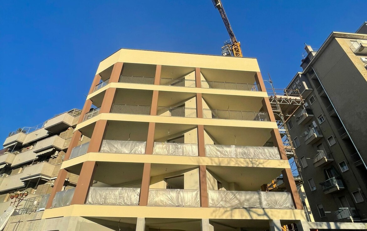 IMMAGINE DEL PALAZZO IN COSTRUZIONE SENZA PONTEGGIO (STATO LAVORI AL 17.12.24)